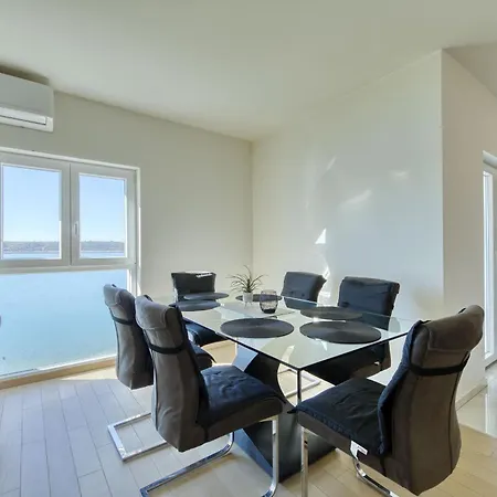 Apartment Gazic, No 4 *