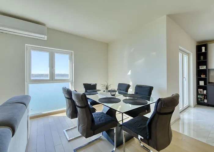 Apartment Gazic, No 4 *